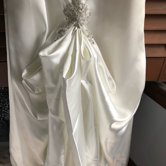 Vintage Inspired Satin Gown - Picture 5 of 8